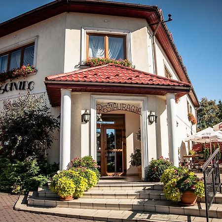 Gosciniec Na Rozdrozu Motel Libiaz Esterno foto