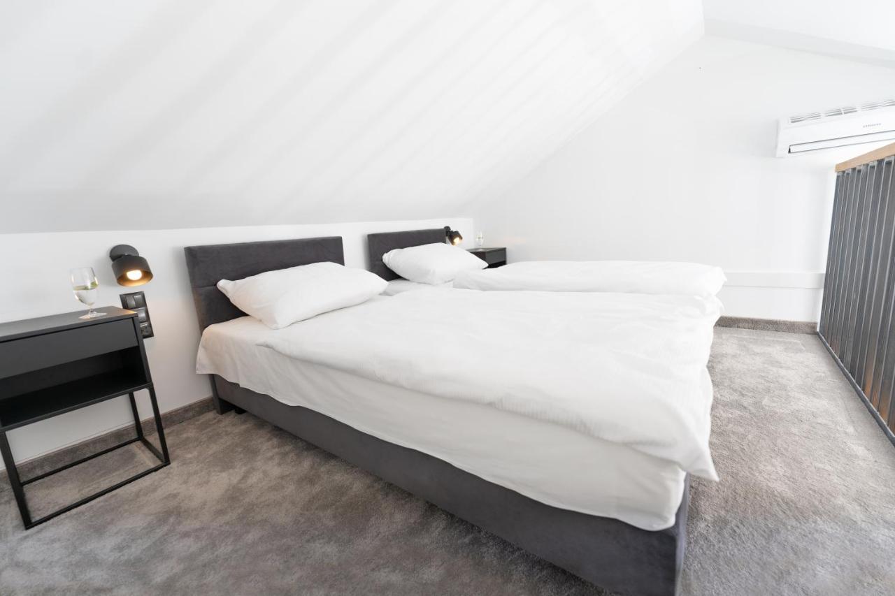 Gosciniec Na Rozdrozu Motel Libiaz Esterno foto